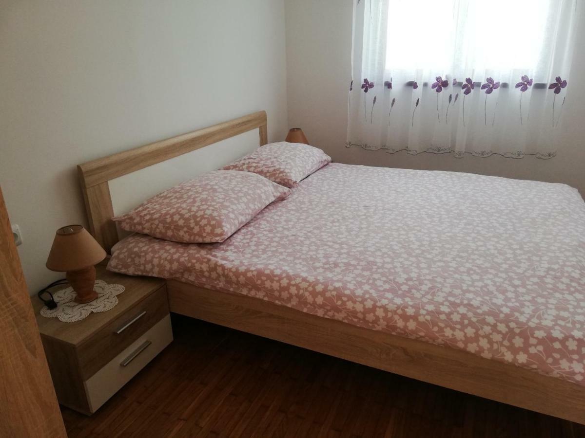 Apartman Broznic Šilo Exteriör bild