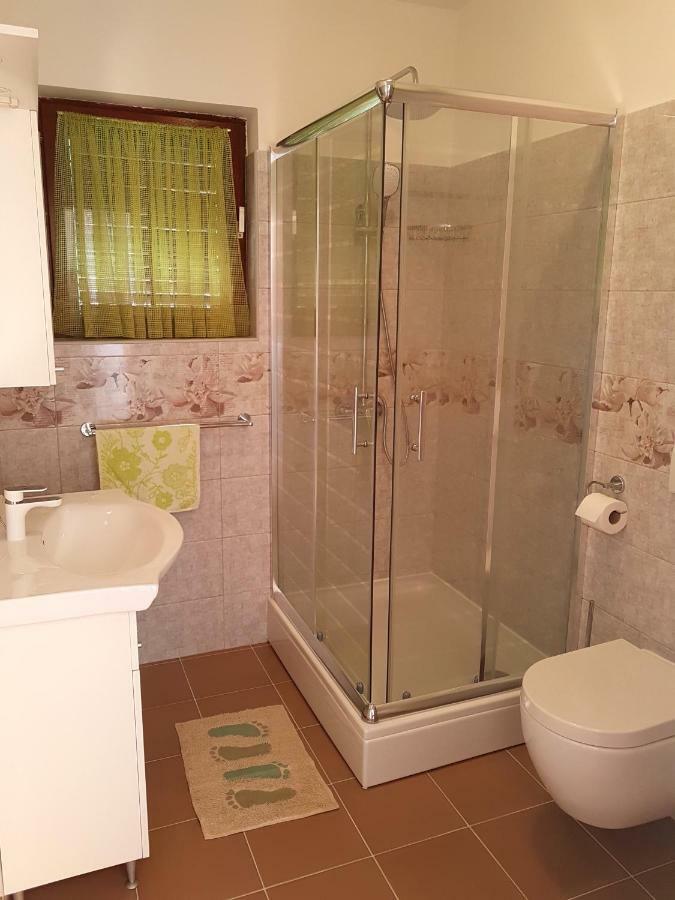Apartman Broznic Šilo Exteriör bild